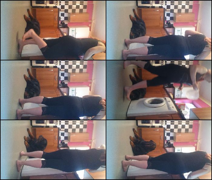 curvycandice-hidden-camera-bare-feet-2018-03-21 URR41b Preview