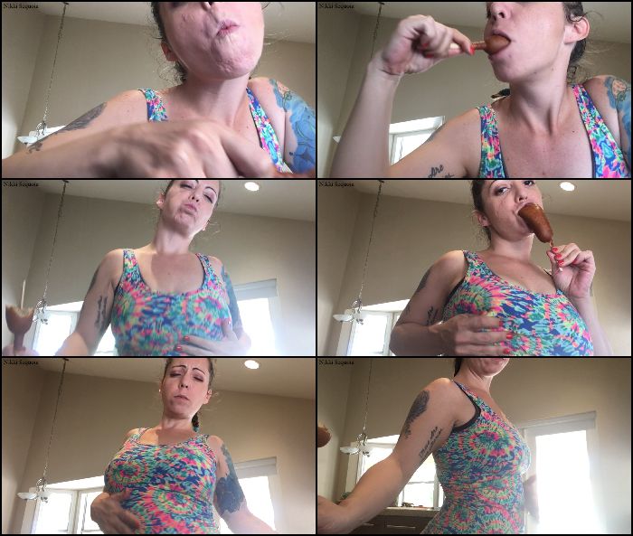 nikki-sequoia stuffing-my-face-with-corn-dogs-2017-10-19 Preview