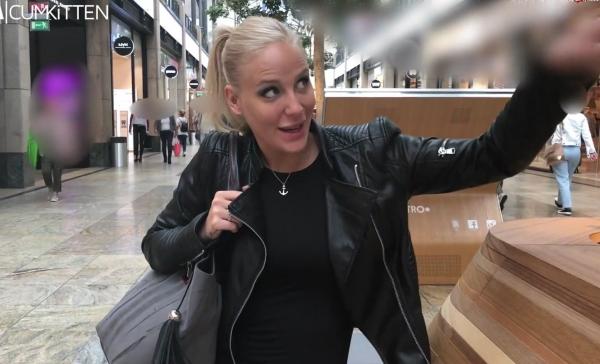 Lara-CumKitten - Hobby hure im Shopping Center zerfickt Public facial Tsunami in der Umkleide (2018/MyDirtyHobby/HD1080p)