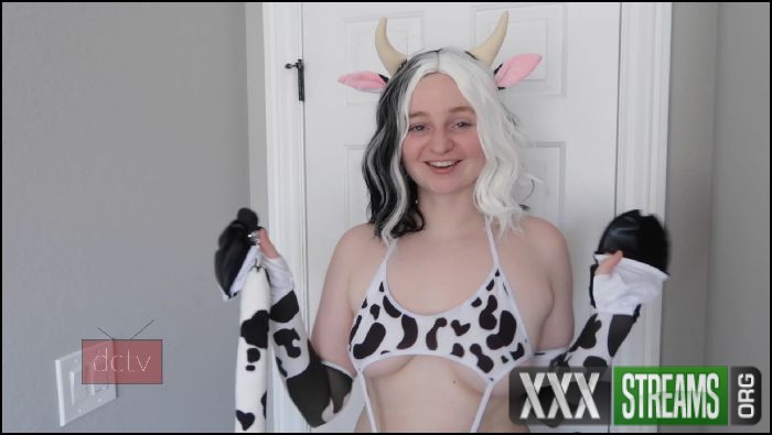 delilah cass unboxing my new cow tail buttplug 2019 12 25 LfHXK1 Preview