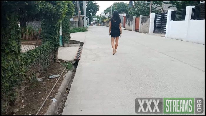 cummybaby27 walking in street wearing gloves 2020 05 21 1EOzpT Preview