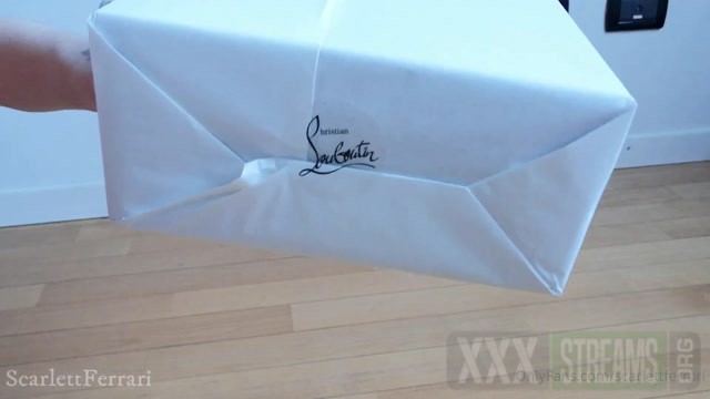 scarlettferrari 08 05 2020 My first pair of Louboutins Unboxing.mp4.00005