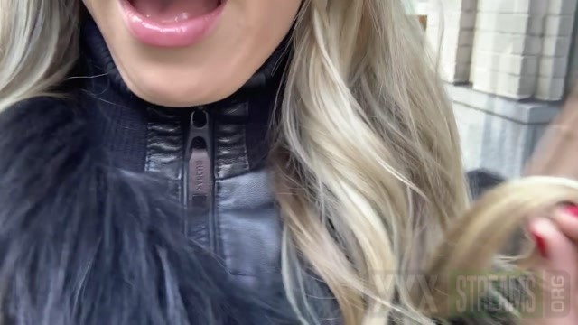 findomchristine 14 11 2019 Collecting cash in NYC.mp4.00005