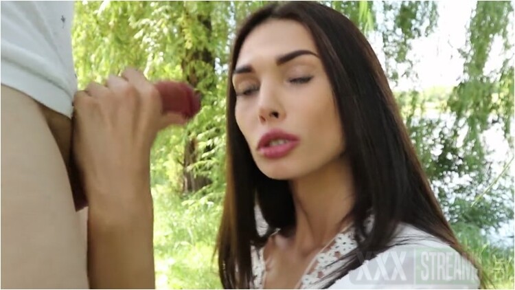 Amateur blowjob in the park from a hot student FiaMurr.mp4. 5 .001 l