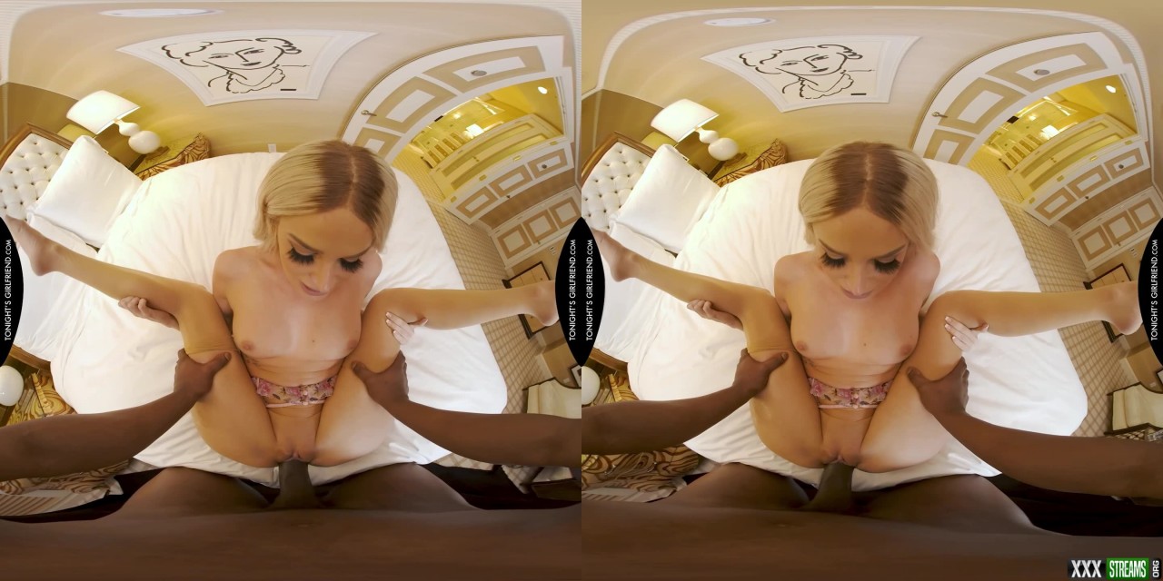 TonightsGirlfriend - Emma Hix (GearVR) 3
