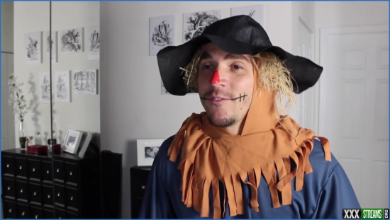 KATIE CUMMINGS SCARECROW GETS SOME BRAIN 29.99 Premium user request 