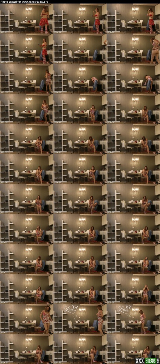 leon lambert strawberry finger socks saskia sees you 2020 01 07 dsHEYK