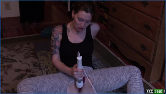 Bettie Bondage Yoga MILF Masturbates And Squirts For You