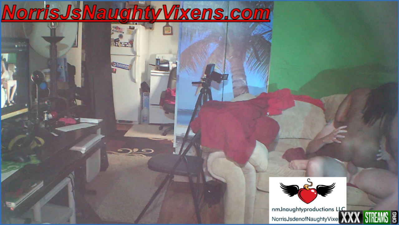 nmjnaughtyvixens bella star gives gloryhole head then sex 2