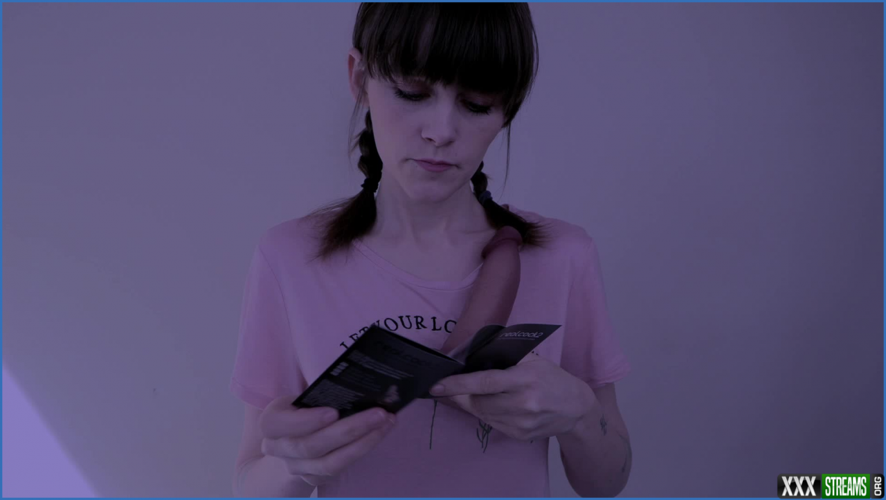 sydney harwin unboxing the real cock 3