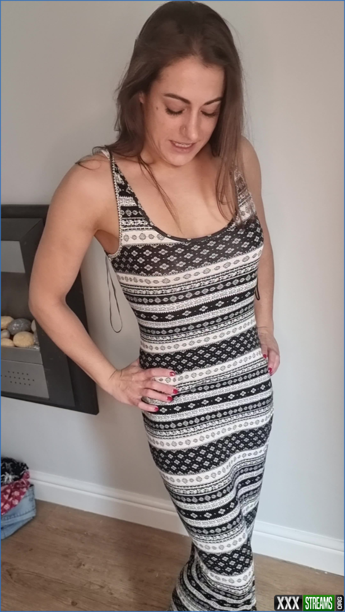 suzysmith trying on summer dresses 3