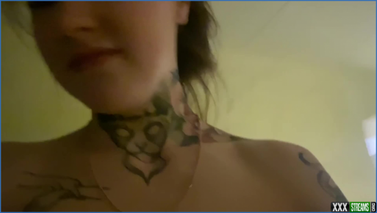 Eva PinkPleasure Walking naked through my apartment build
