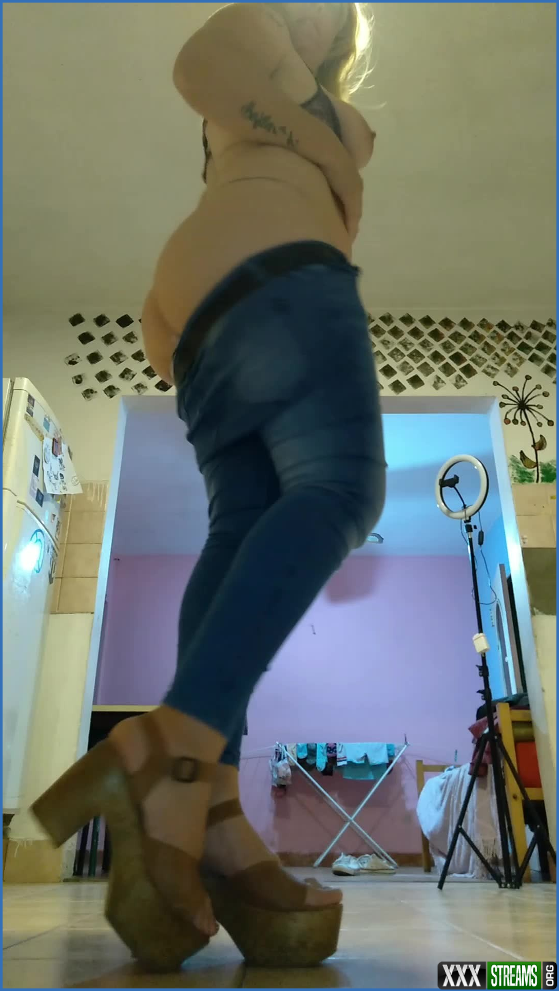 constanza parker giantess in tight jeans and heels 3