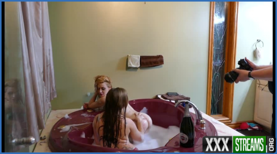 shannonmarieann 2 girl champagne bubble bath 2020 02 18 ixf2nD