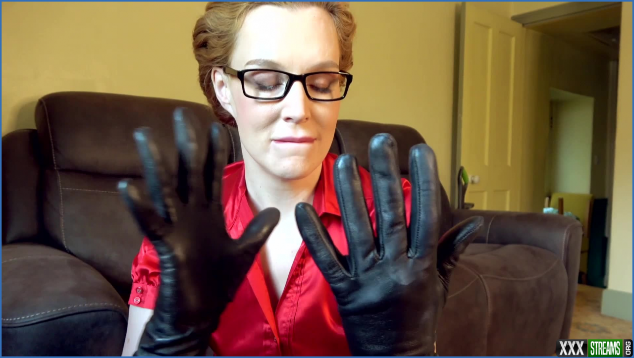 Ariel Anderssen - Aunties Sexy Leather Gloves 3