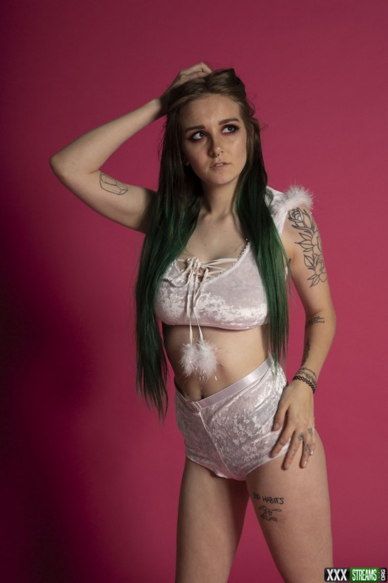primetrash 02 12 2019 95101742 New photo sets on sale soon
