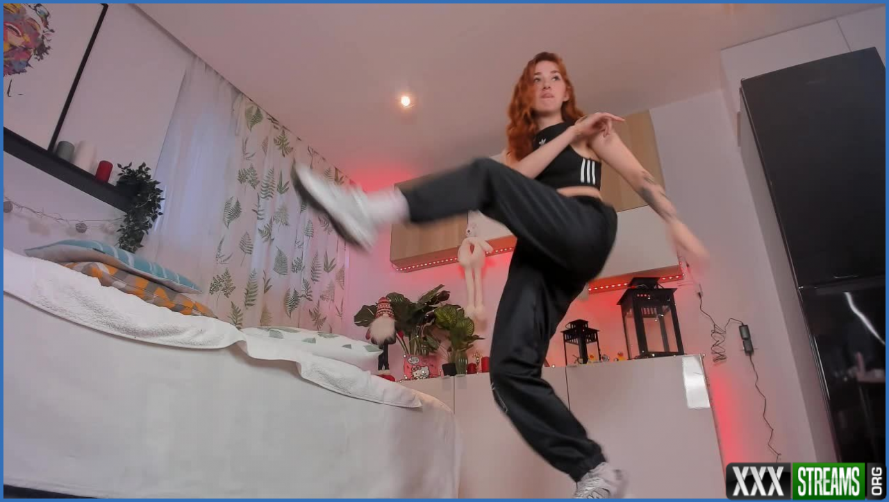 anna prince cool dance in sneakers 1