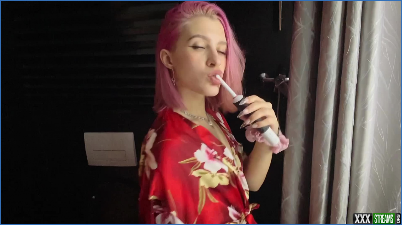 katie jackson teeth brushing 2