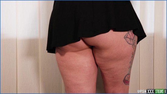 UpSkirt Jerk Dolly Nosey Bum