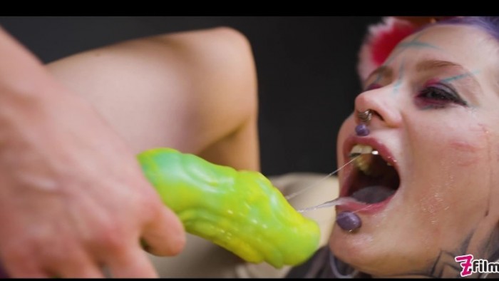 miss flora is in control and dominates anuskatzzs pussy